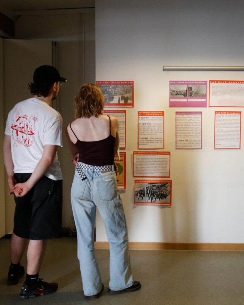 ausstellung01-819x1024.jpg