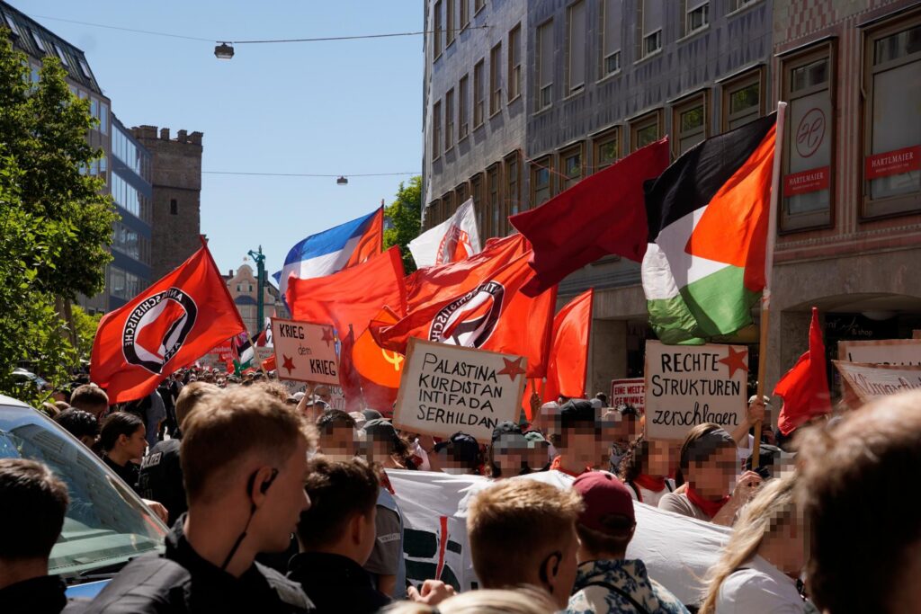 revo04-1024x683.jpg